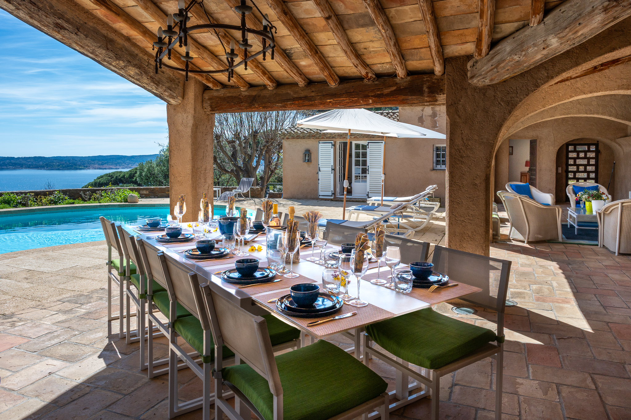La Mourila — table du dîner en terrasse