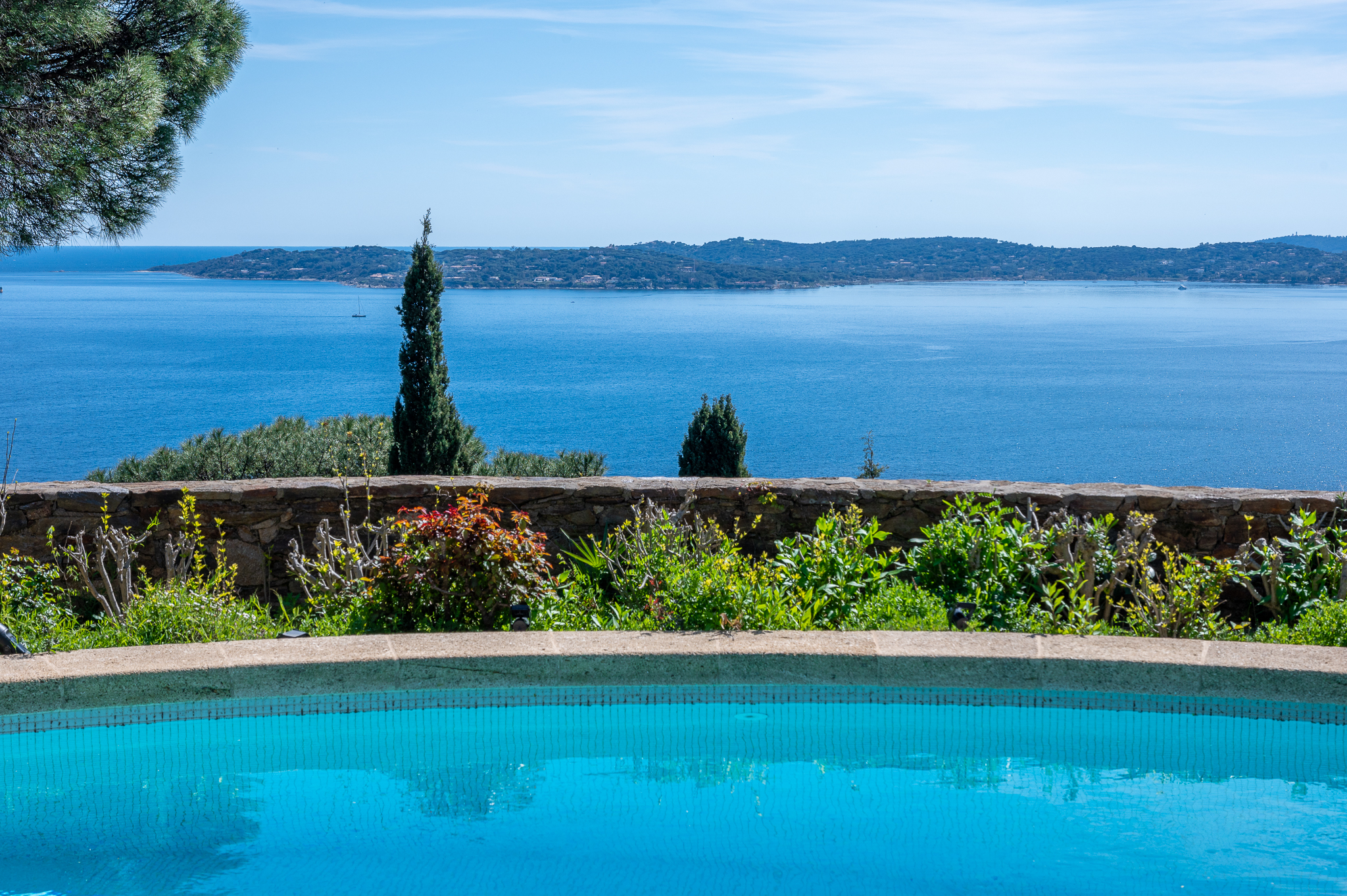 Vue sur le Golfe de Saint-Tropez depuis la piscine