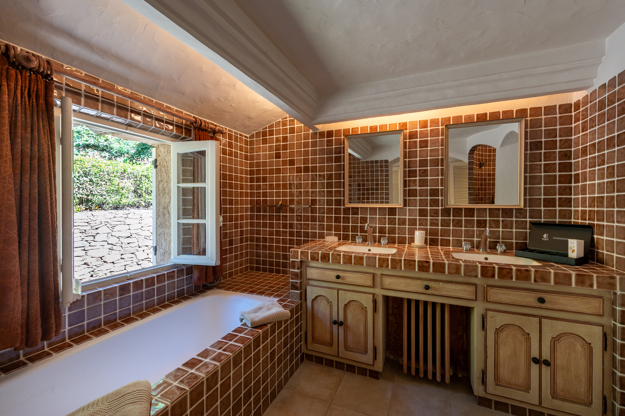 La Mourila — Suite Tramontane, volets provençaux